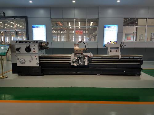 Токарный станок CW6180 - 1500